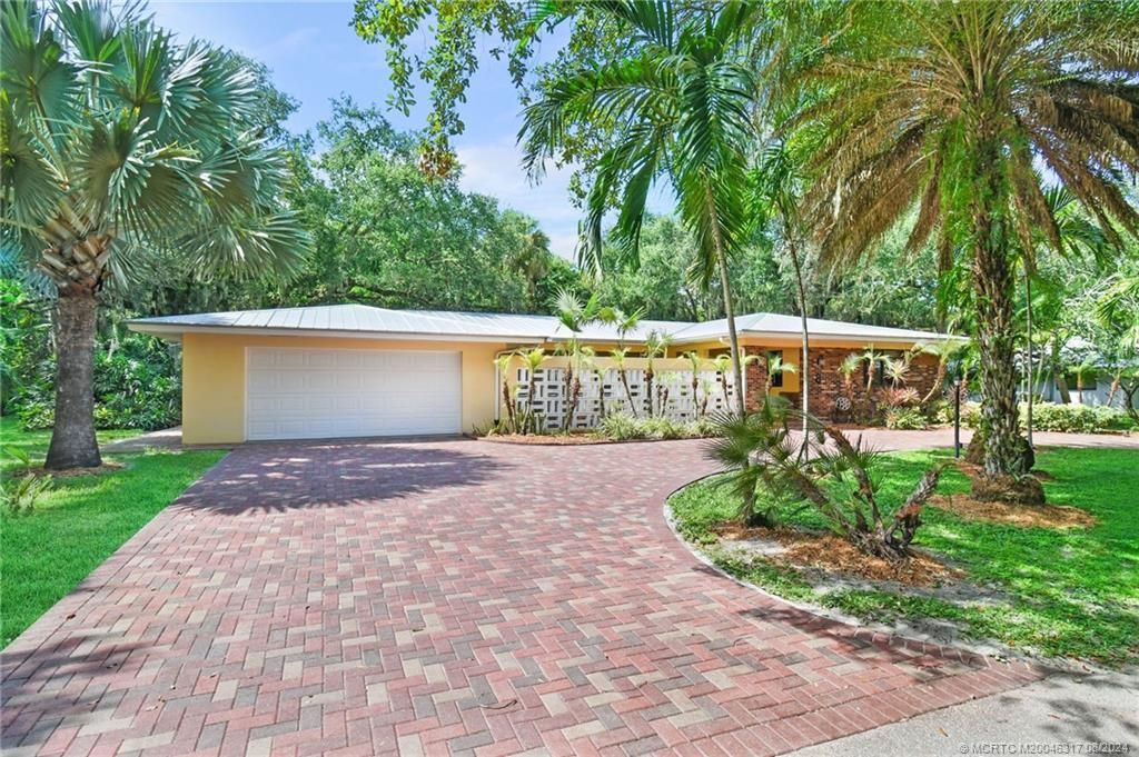 Photo of 8 Miramar Road, Stuart, FL 34996 (MLS # M20046317)