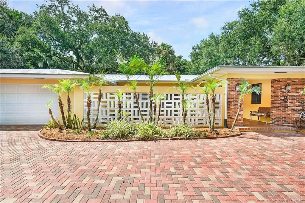 Photo of 8 Miramar Road, Stuart, FL 34996 (MLS # M20046317)