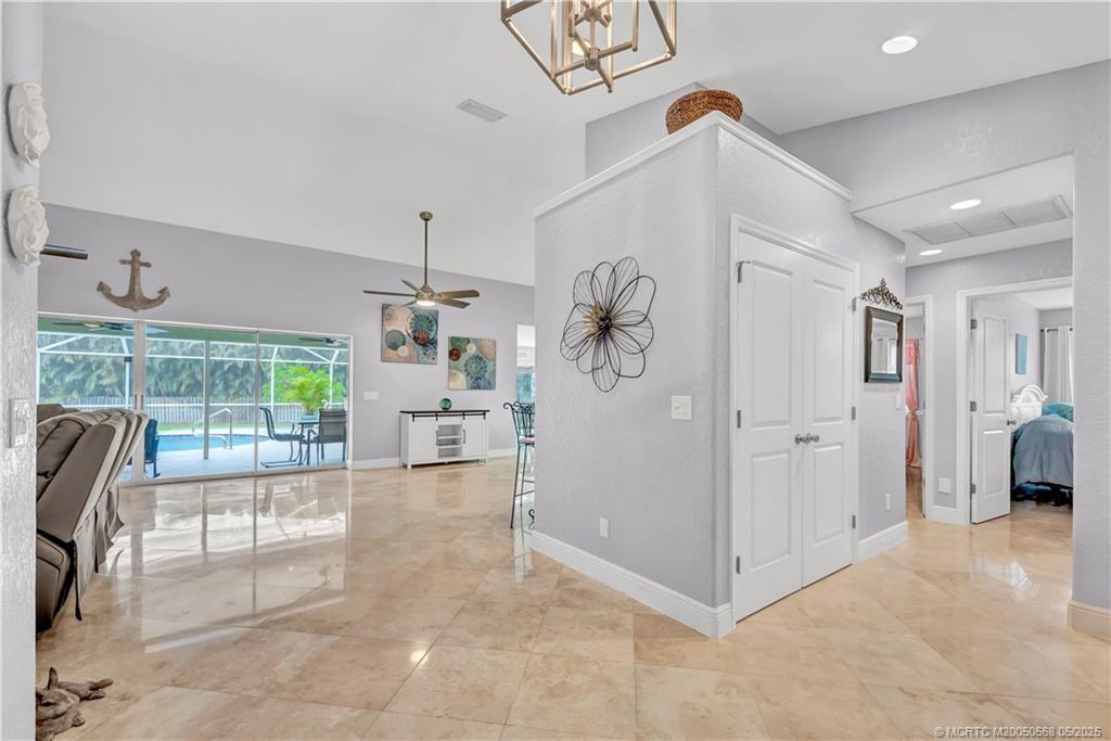 1022 SW Poplar Court