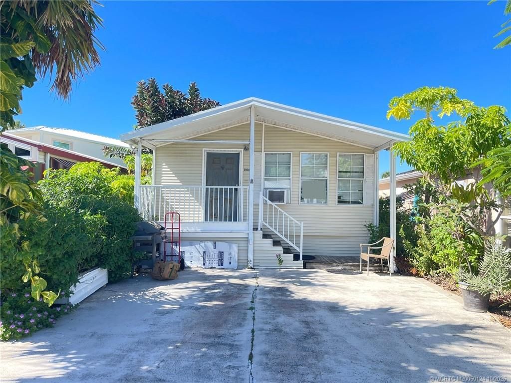 Photo of 2033 Nettles Boulevard, Jensen Beach, FL 34957 (MLS # M20050124)