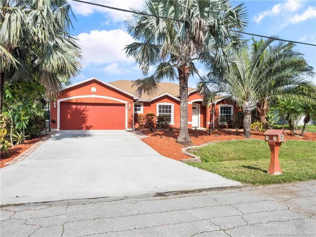 Photo of 2582 SW Warwick Street, Port Saint Lucie, FL 34984 (MLS # M20040727)