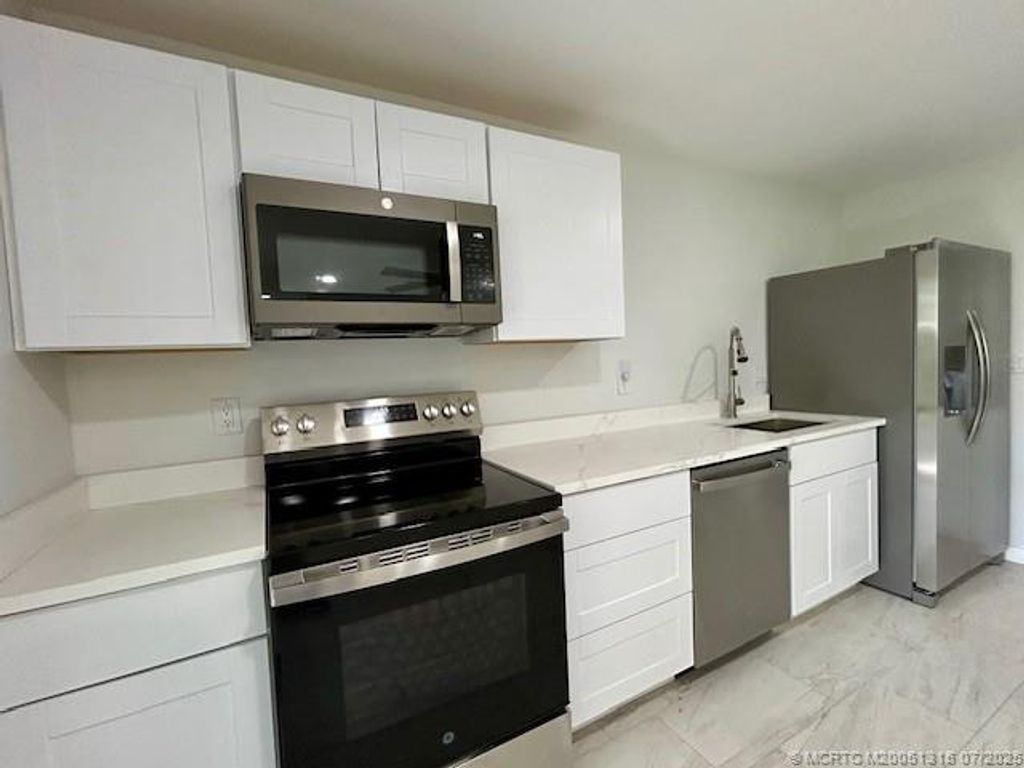 Photo of 813 SE 13th Street, Stuart, FL 34994 (MLS # M20051315)