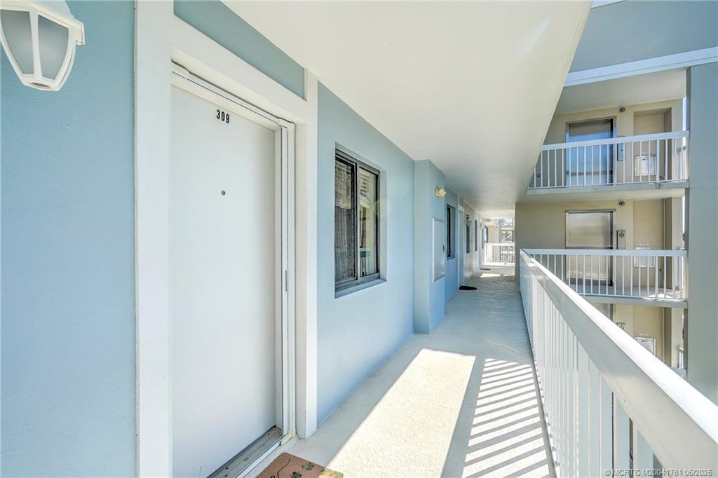 Stuart, Florida 34996, United States, 2 Bedrooms Bedrooms, ,2 BathroomsBathrooms,Residential,Active,69072