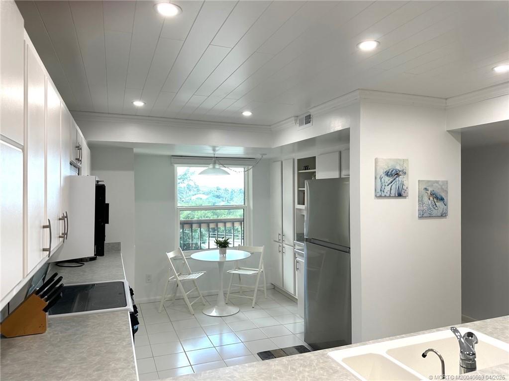 Stuart, Florida 34996, United States, 2 Bedrooms Bedrooms, ,2 BathroomsBathrooms,Residential,Active,71125