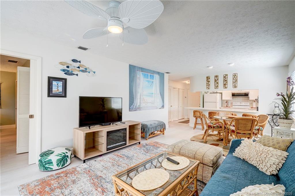 Stuart, Florida 34996, United States, 2 Bedrooms Bedrooms, ,2 BathroomsBathrooms,Residential,Active,33330