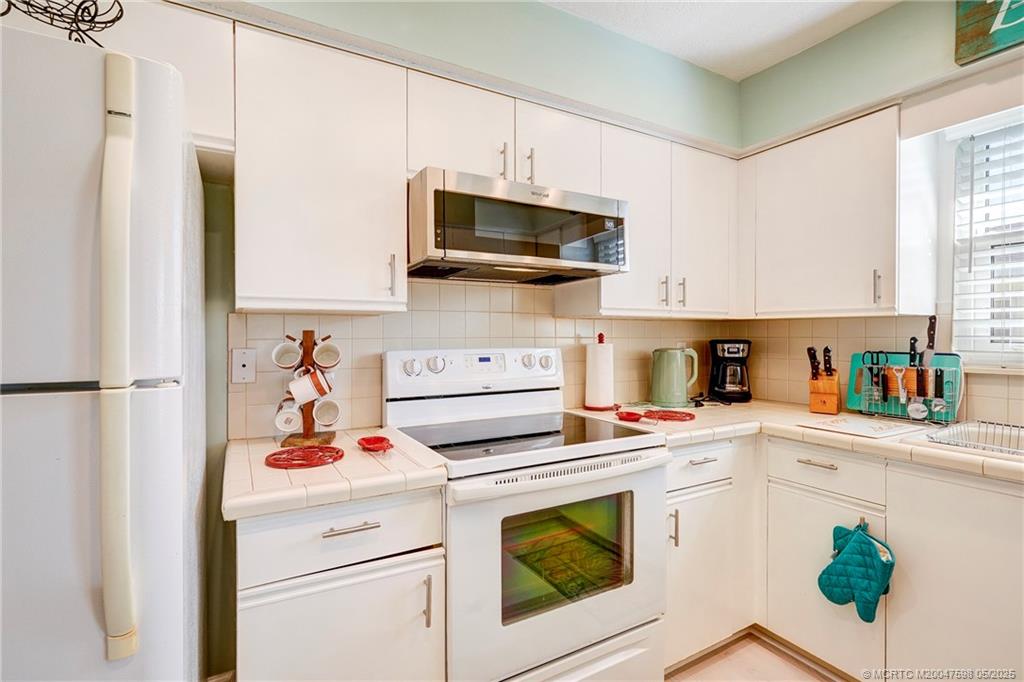 Stuart, Florida 34996, United States, 2 Bedrooms Bedrooms, ,2 BathroomsBathrooms,Residential,Active,33330