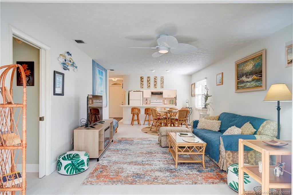 Stuart, Florida 34996, United States, 2 Bedrooms Bedrooms, ,2 BathroomsBathrooms,Residential,Active,33330