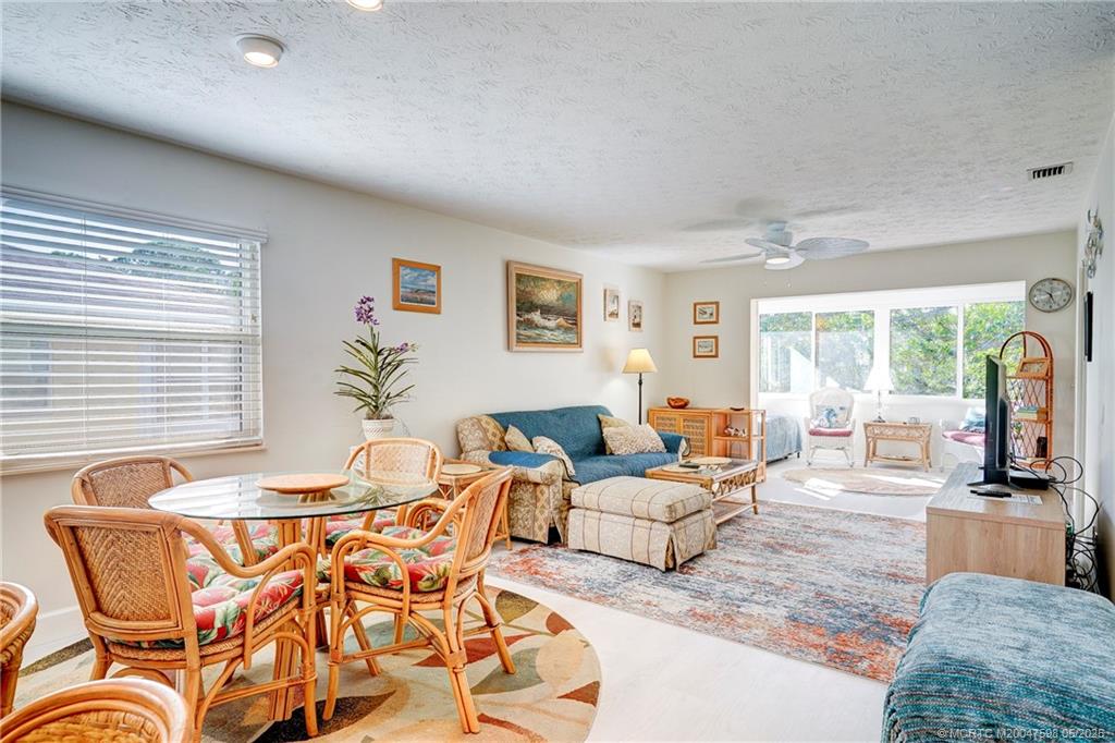 Stuart, Florida 34996, United States, 2 Bedrooms Bedrooms, ,2 BathroomsBathrooms,Residential,Active,33330