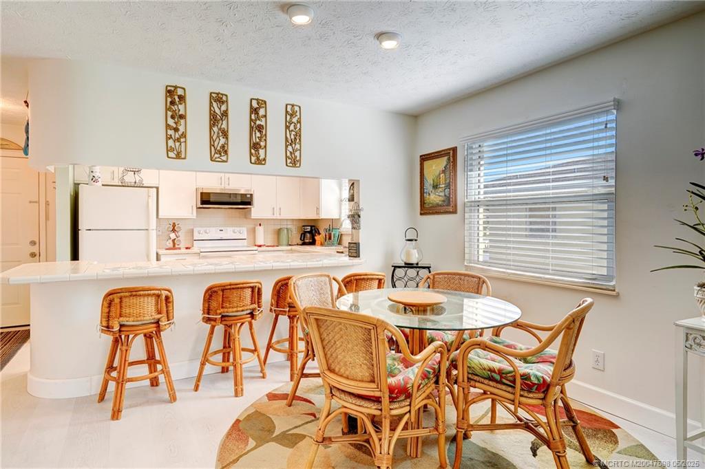 Stuart, Florida 34996, United States, 2 Bedrooms Bedrooms, ,2 BathroomsBathrooms,Residential,Active,33330