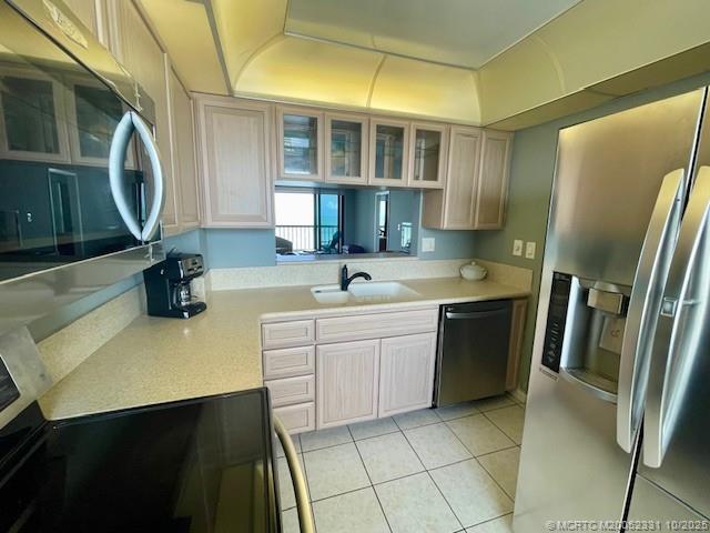 Jensen Beach, Florida 34957, United States, 2 Bedrooms Bedrooms, ,2 BathroomsBathrooms,Residential,Active,215133
