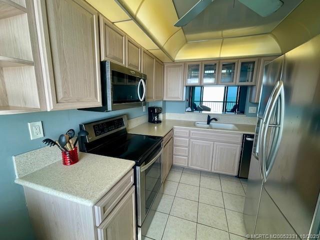Jensen Beach, Florida 34957, United States, 2 Bedrooms Bedrooms, ,2 BathroomsBathrooms,Residential,Active,215133