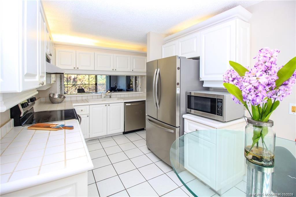 Stuart, Florida 34996, United States, 2 Bedrooms Bedrooms, ,2 BathroomsBathrooms,Residential,Active,18285