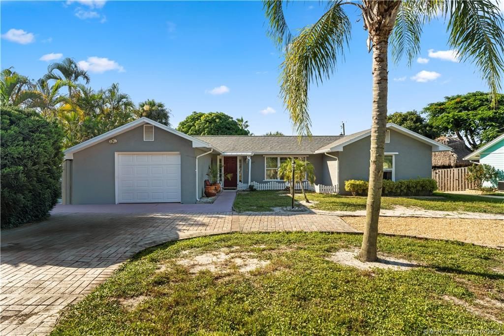 Photo of 4805 SE Manatee Terrace, Stuart, FL 34997 (MLS # M20049159)