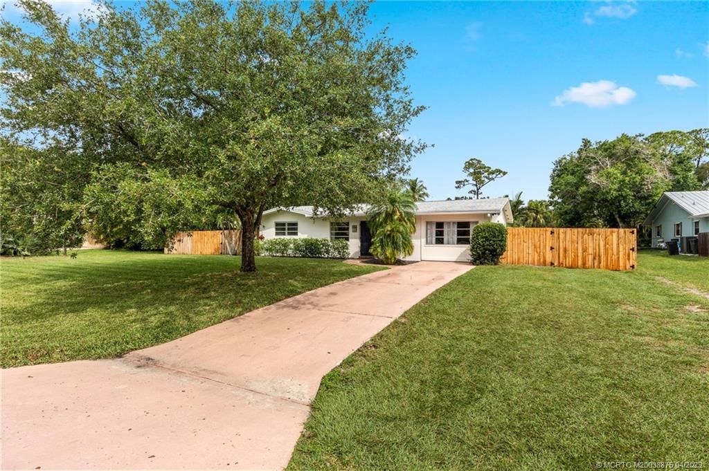 Photo of 1717 SW Buckskin Trail, Stuart, FL 34997 (MLS # M20038875)