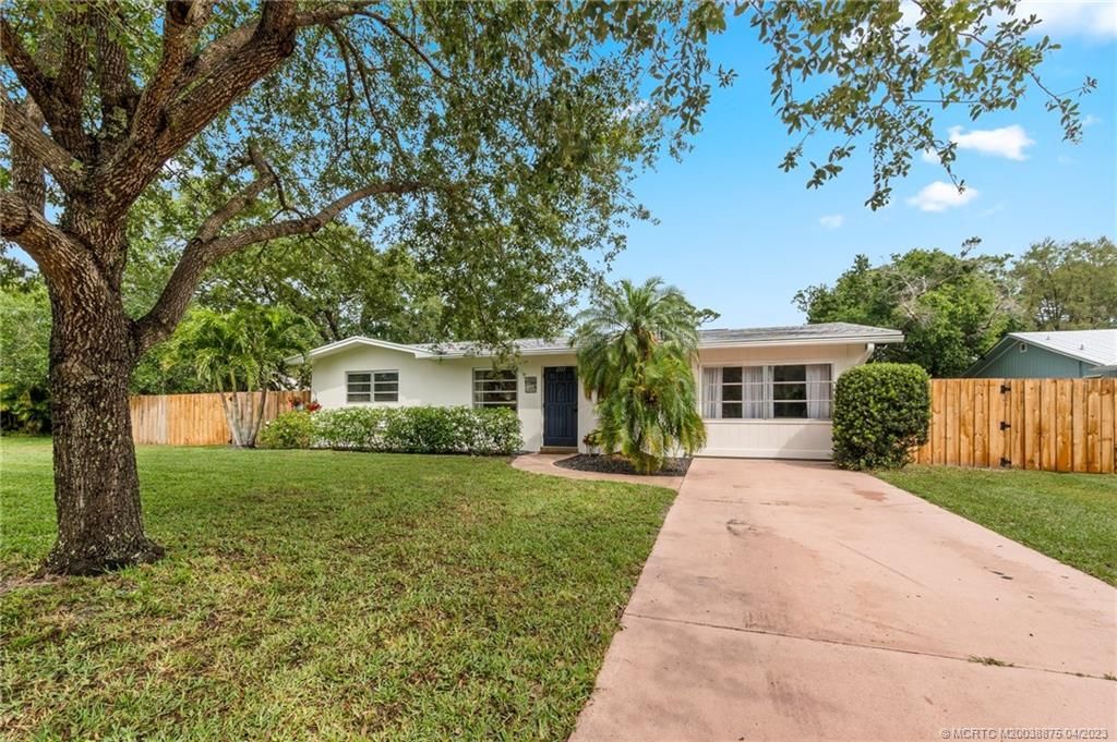 Photo of 1717 SW Buckskin Trail, Stuart, FL 34997 (MLS # M20038875)