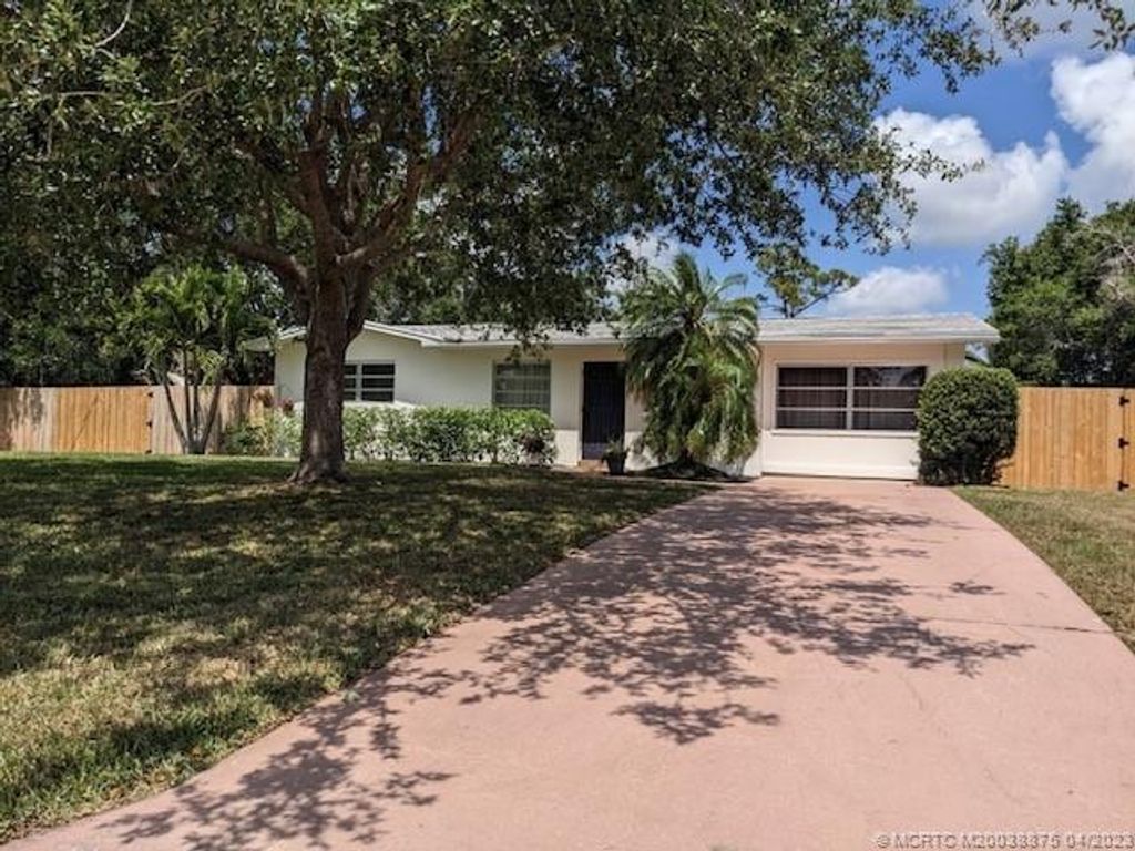 Photo of 1717 SW Buckskin Trail, Stuart, FL 34997 (MLS # M20038875)