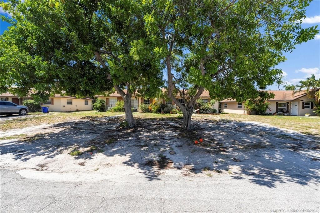 Photo of 3091 SE Clayton Street, Stuart, FL 34997 (MLS # M20042991)