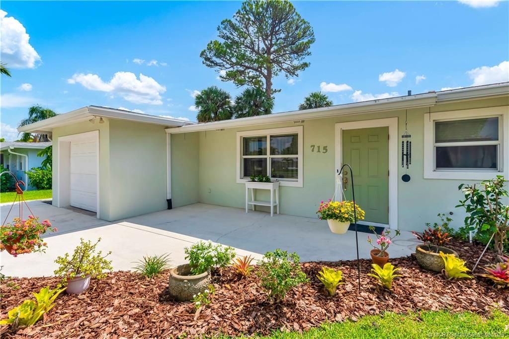 Photo of 715 SE Alamanda Way, Stuart, FL 34996 (MLS # M20050531)