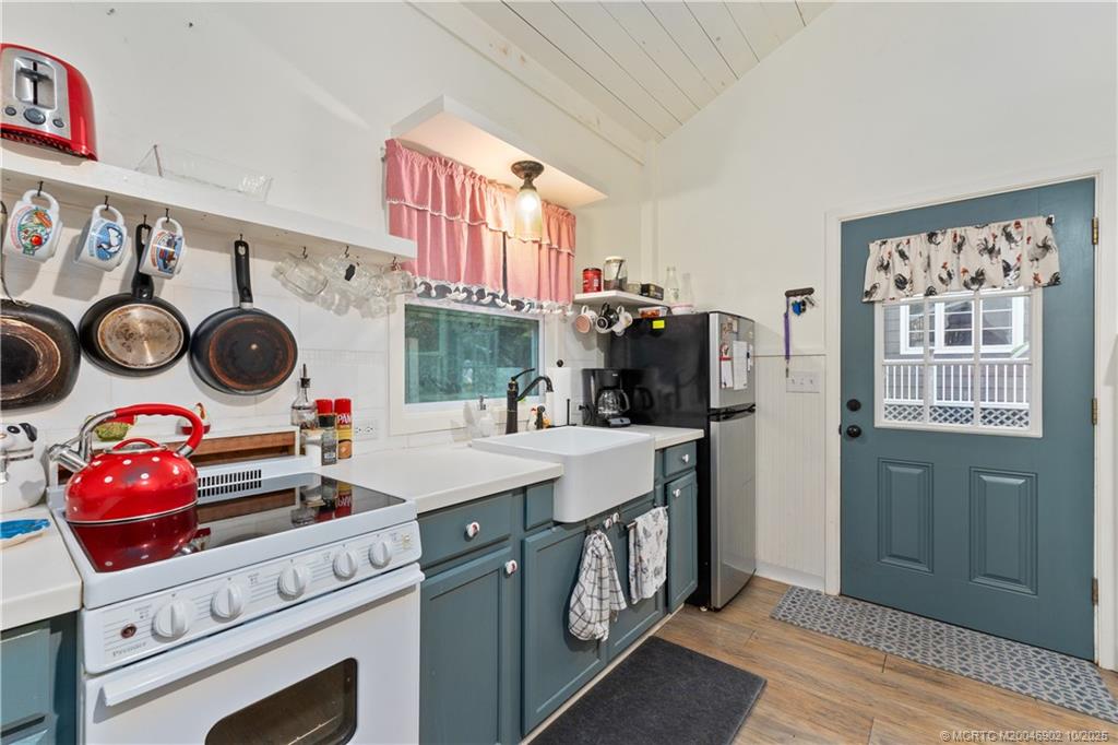 Palm City, Florida 34990, United States, 3 Bedrooms Bedrooms, ,2 BathroomsBathrooms,Residential,Active,41189