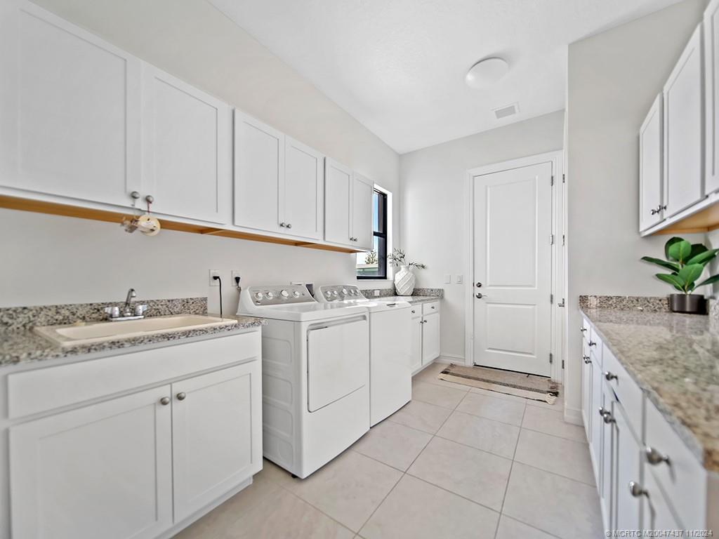 Palm City, Florida 34990, United States, 4 Bedrooms Bedrooms, ,5 BathroomsBathrooms,Residential,Pending,35214