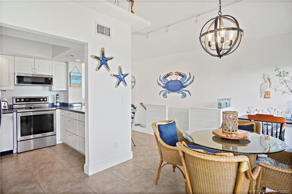 Stuart, Florida 34996, United States, 2 Bedrooms Bedrooms, ,3 BathroomsBathrooms,Residential,Active,250572