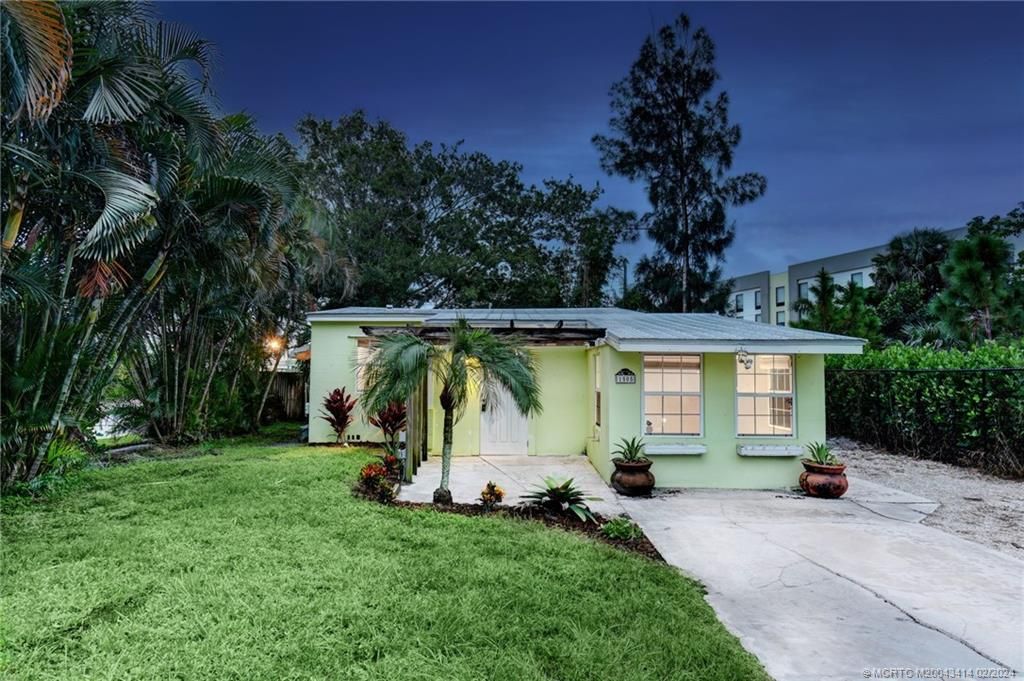 Photo of 1505 NW 9th Avenue, Stuart, FL 34994 (MLS # M20043414)