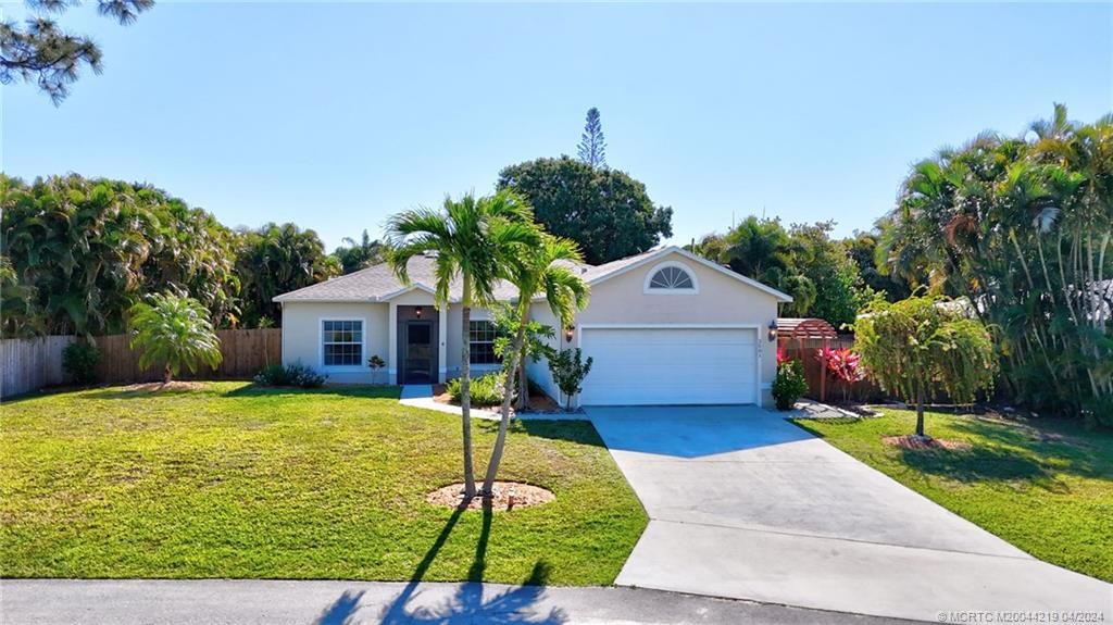 Photo of 2501 NW South Manor Avenue, Stuart, FL 34994 (MLS # M20044219)