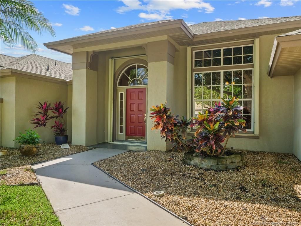 Photo of 4175 SW Oakhaven Lane, Palm City, FL 34990 (MLS # M20050113)