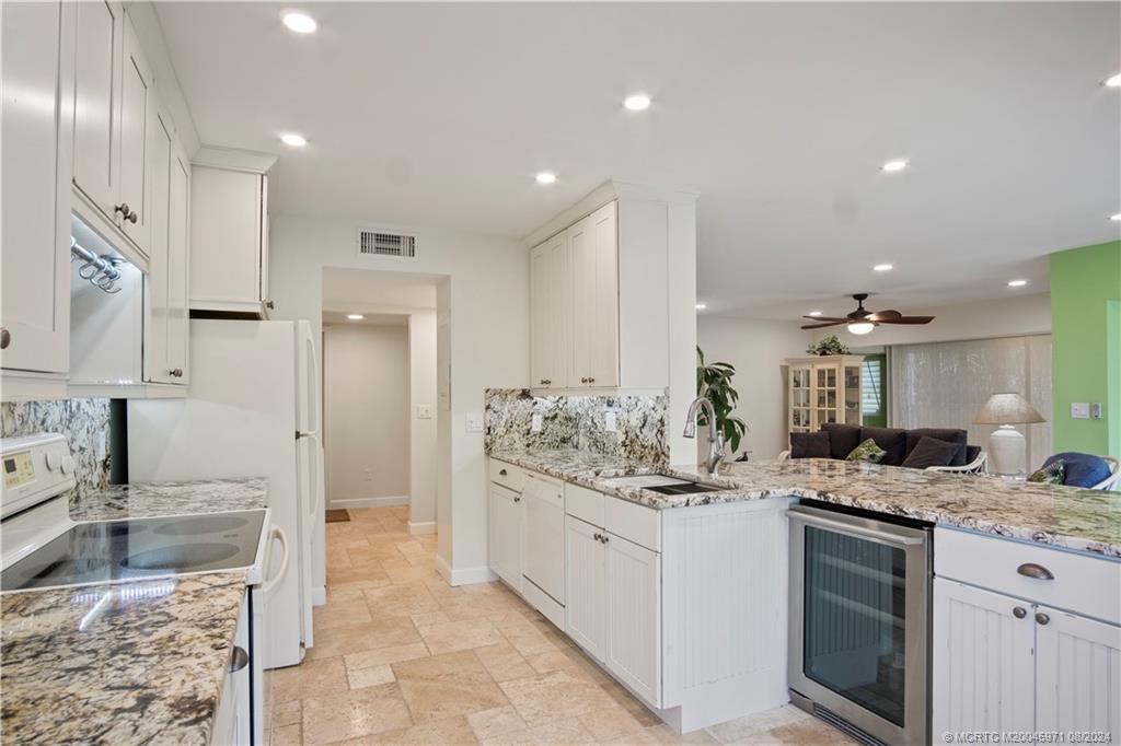 Stuart, Florida 34996, United States, 2 Bedrooms Bedrooms, ,2 BathroomsBathrooms,Residential,Active,51249