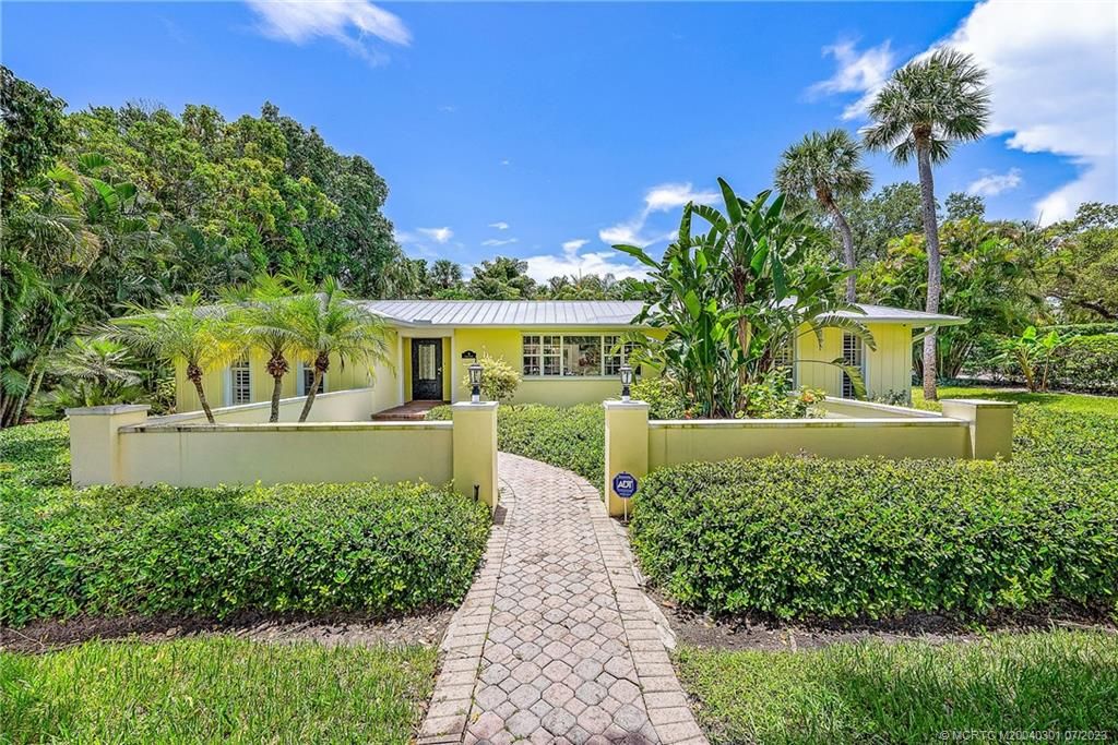 Photo of 9 Mandalay Road, Stuart, FL 34996 (MLS # M20040301)