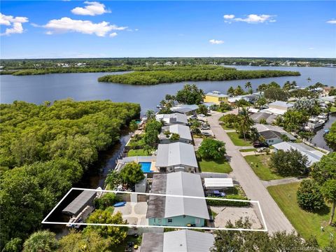 Photo of 30 SW Hideaway Place, Stuart, FL 34994 (MLS # M20052391)