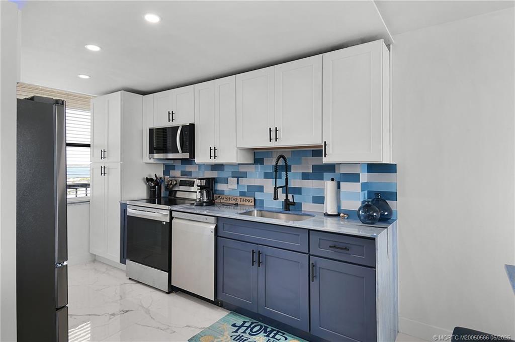 Jensen Beach, Florida 34957, United States, 2 Bedrooms Bedrooms, ,2 BathroomsBathrooms,Residential,Active,128506