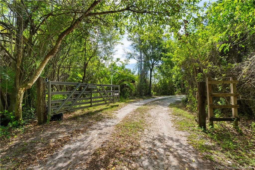 Photo of 7100 SE 138th Street, Hobe Sound, FL 33455 (MLS # M20045928)