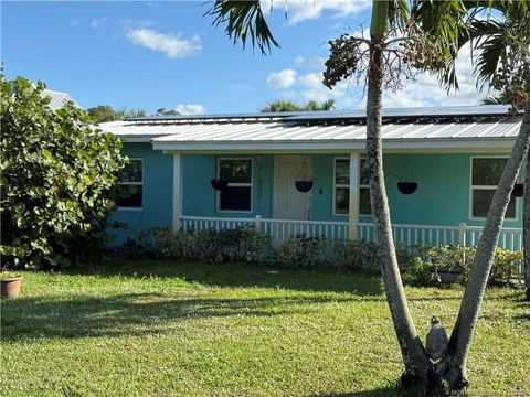 Photo of 607 SE Cortez Avenue, Stuart, FL 34994 (MLS # M20053091)