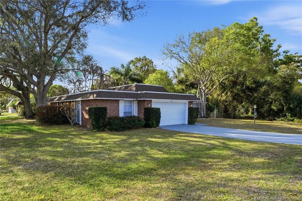 Photo of 2195 43rd Avenue, Vero Beach, FL 32960 (MLS # M20054588)