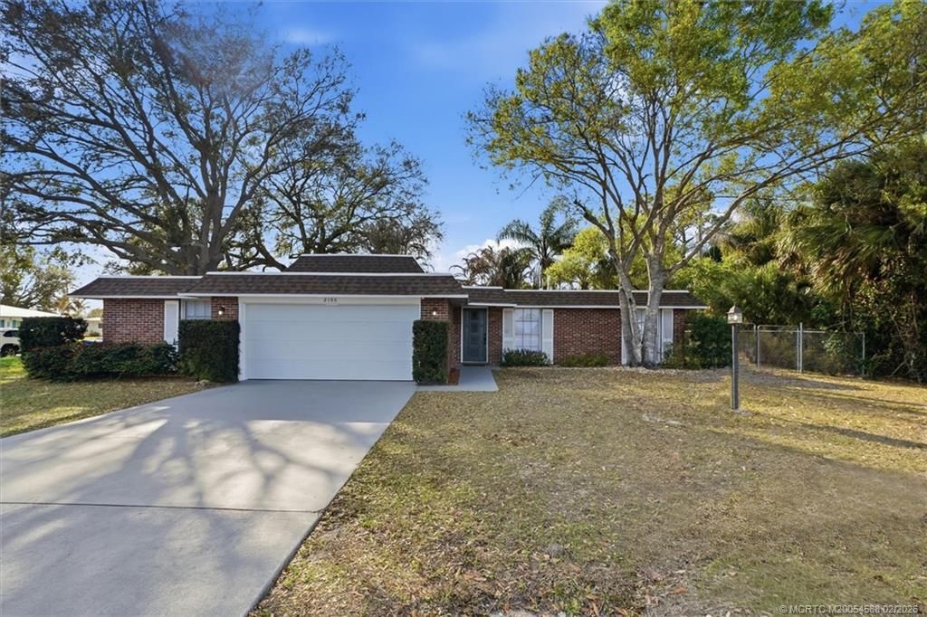 Photo of 2195 43rd Avenue, Vero Beach, FL 32960 (MLS # M20054588)