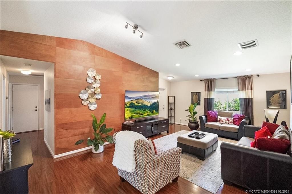 Photo of 5603 SE Graham Drive, Stuart, FL 34997 (MLS # M20046399)