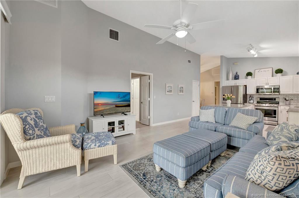 Stuart, Florida 34997, United States, 2 Bedrooms Bedrooms, ,2 BathroomsBathrooms,Residential,Pending,16635