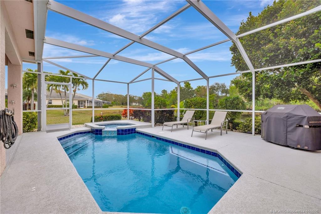 Stuart, Florida 34997, United States, 2 Bedrooms Bedrooms, ,2 BathroomsBathrooms,Residential,Pending,16635