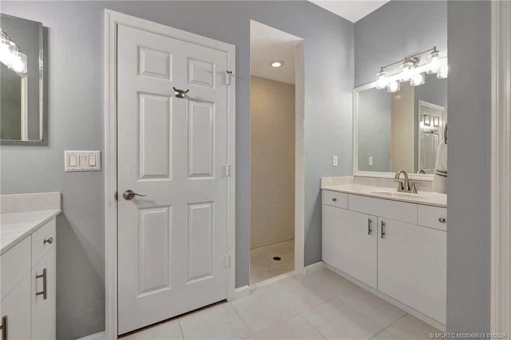 Stuart, Florida 34997, United States, 2 Bedrooms Bedrooms, ,2 BathroomsBathrooms,Residential,Pending,16635