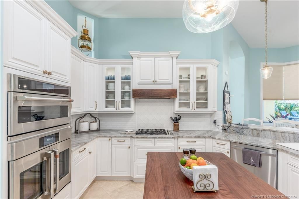 Photo of 210 SW Hatteras Court, Palm City, FL 34990 (MLS # M20046092)