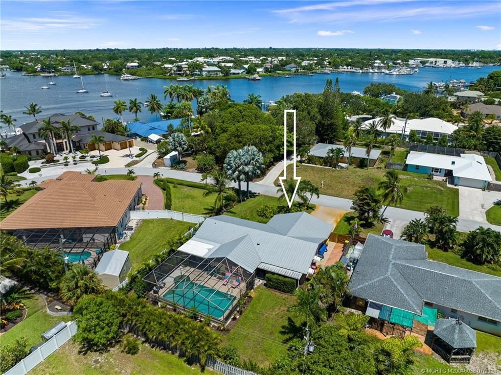 Photo of 4429 SE Bayshore Terrace, Stuart, FL 34997 (MLS # M20046036)