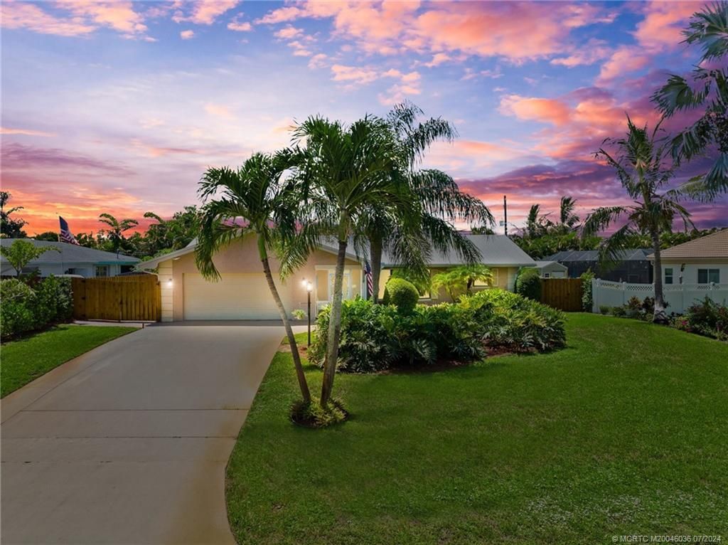 Photo of 4429 SE Bayshore Terrace, Stuart, FL 34997 (MLS # M20046036)