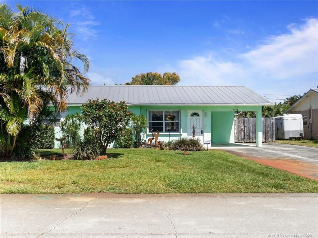 Photo of 19121 SE Barus Drive, Jupiter, FL 33469 (MLS # M20044394)