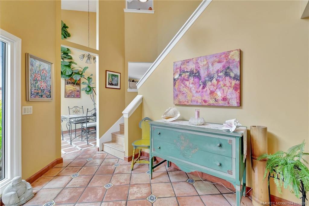 221 SE Coconut Avenue