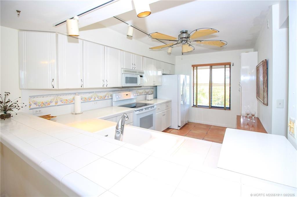 Stuart, Florida 34996, United States, 2 Bedrooms Bedrooms, ,2 BathroomsBathrooms,Residential,Active,196776