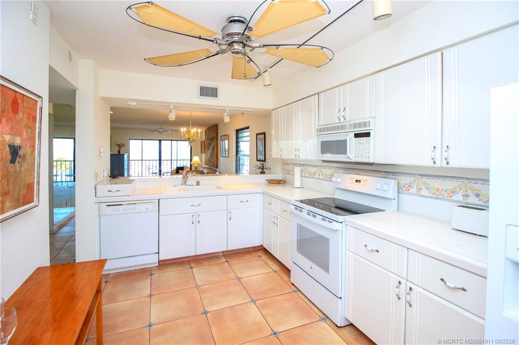 Stuart, Florida 34996, United States, 2 Bedrooms Bedrooms, ,2 BathroomsBathrooms,Residential,Active,196776