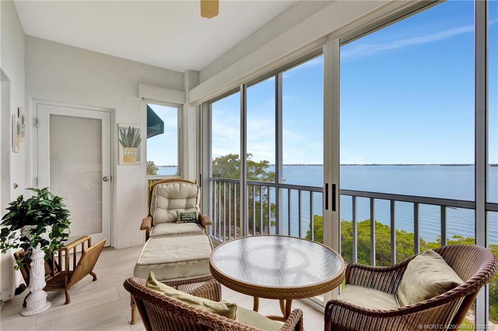 144 NE Edgewater Drive 3305