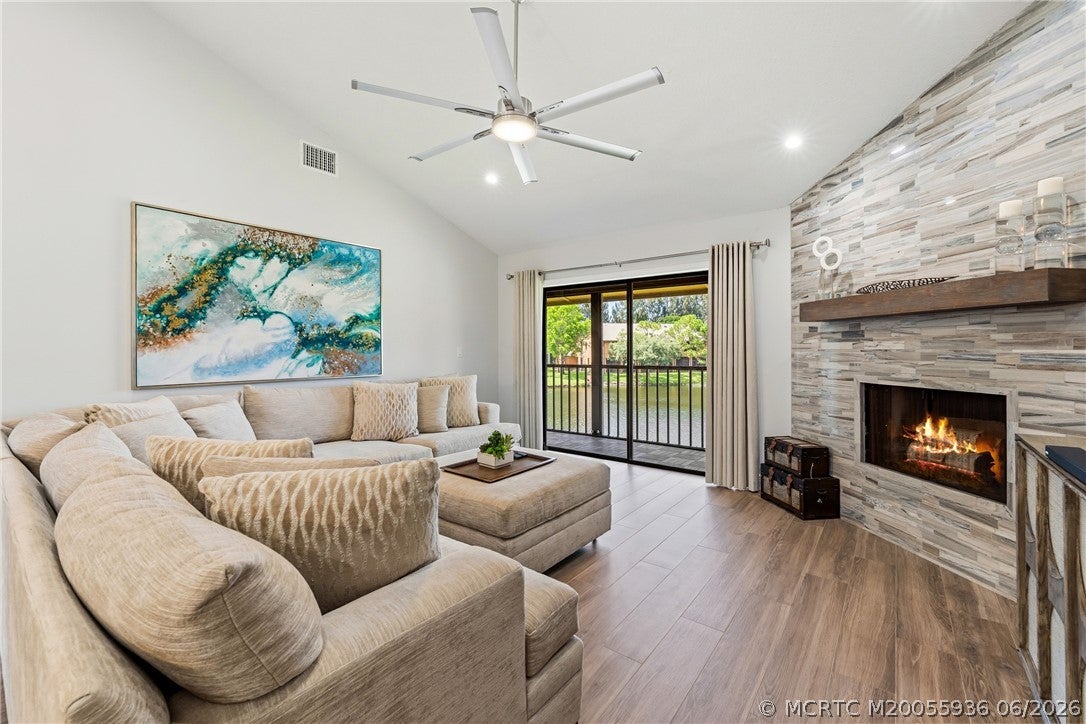 164 SE Crestwood Circle 8-64
