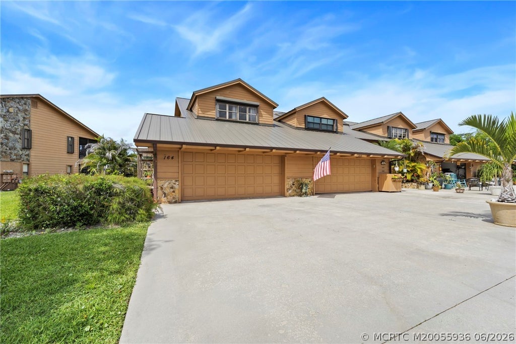 Photo of 164 SE Crestwood Circle #8-64, Stuart, FL 34997 (MLS # M20055936)